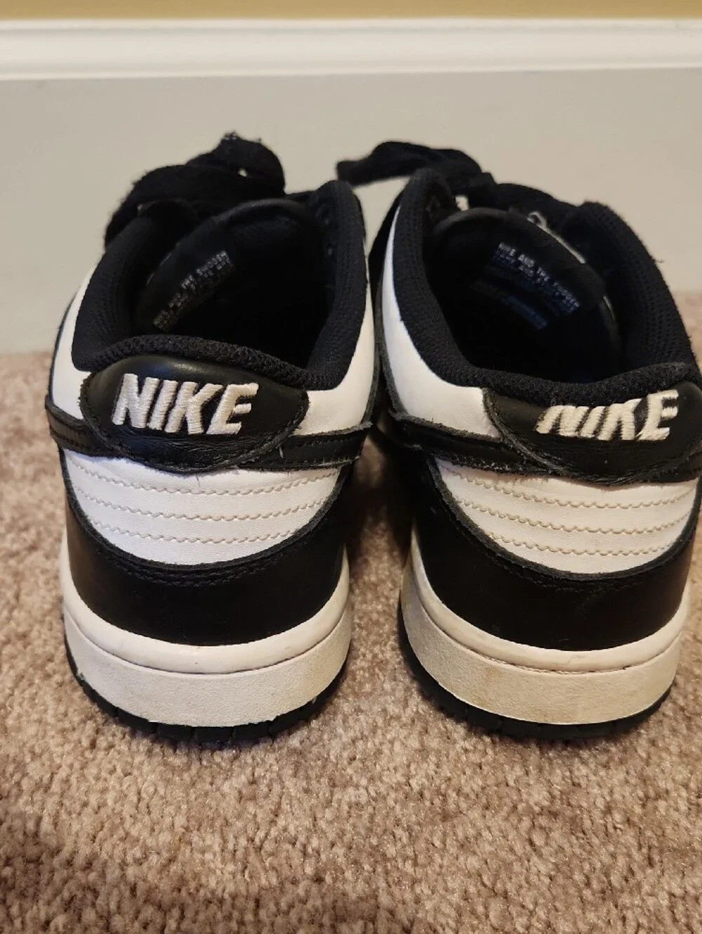 Nike Youth Black and White Low-Top Sneakers, 6.5Y